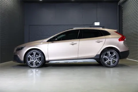V40 Cross Country