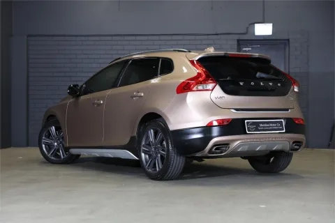 V40 Cross Country