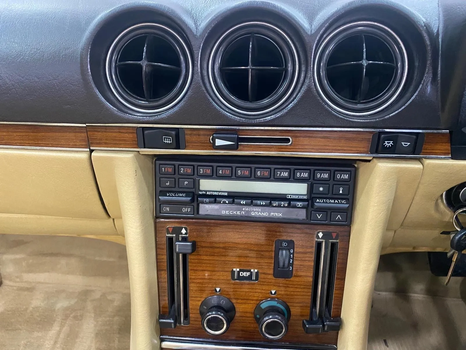 Mercedes-Benz-380SL-