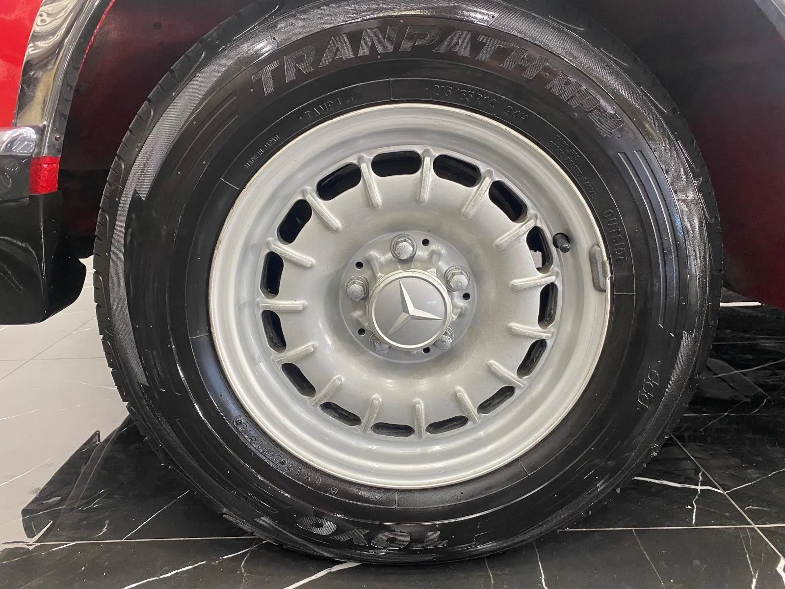 Mercedes-Benz-380SL-