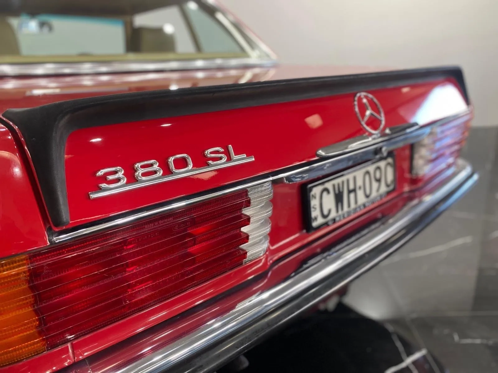 Mercedes-Benz-380SL-