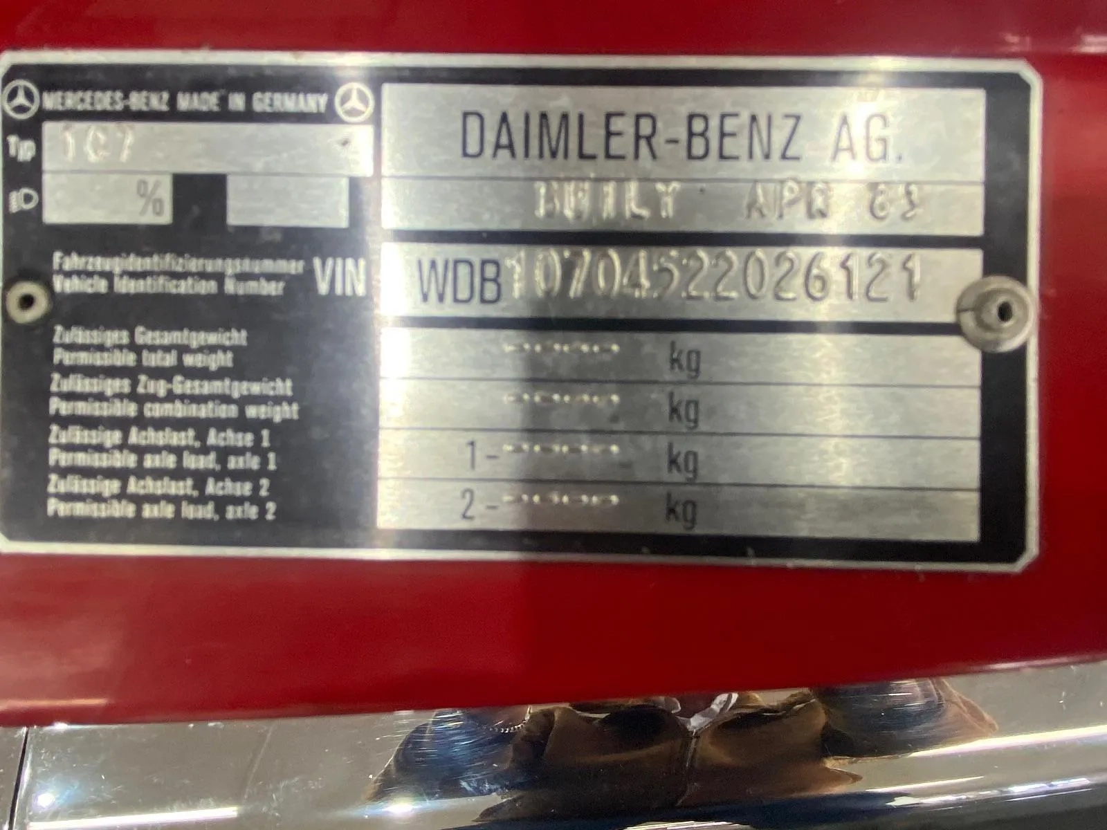 Mercedes-Benz-380SL-