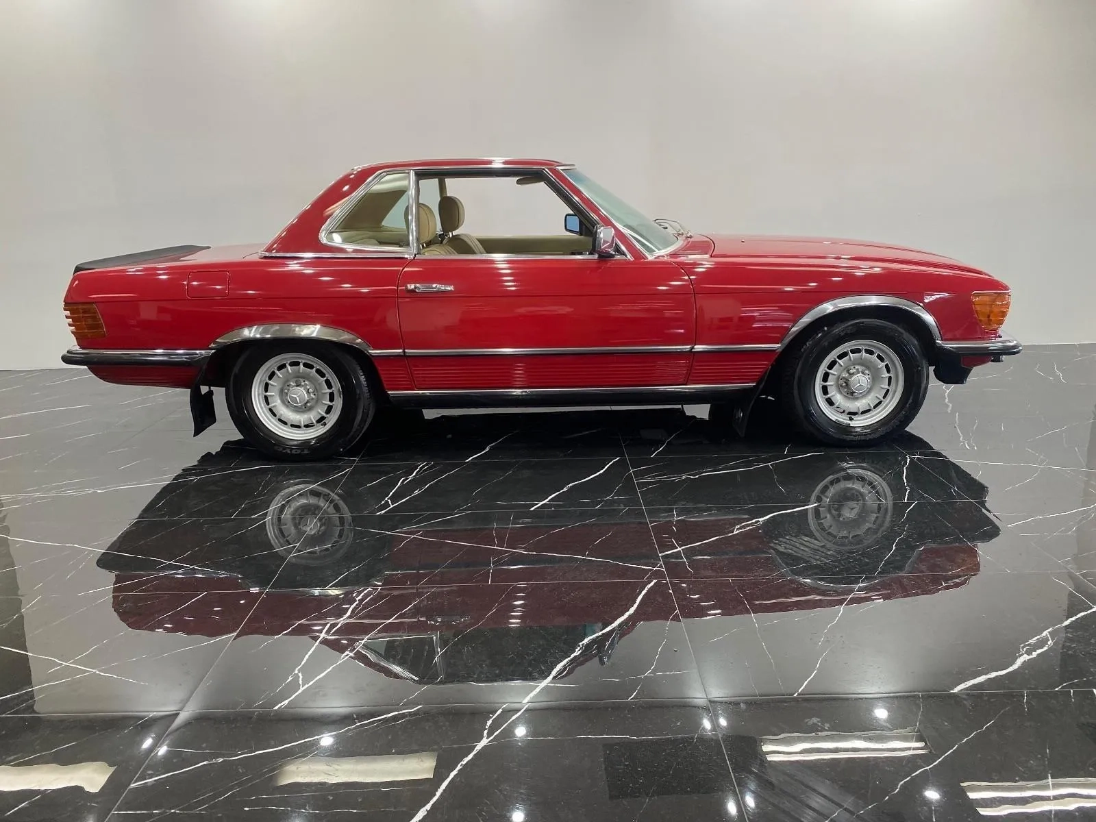 Mercedes-Benz-380SL-