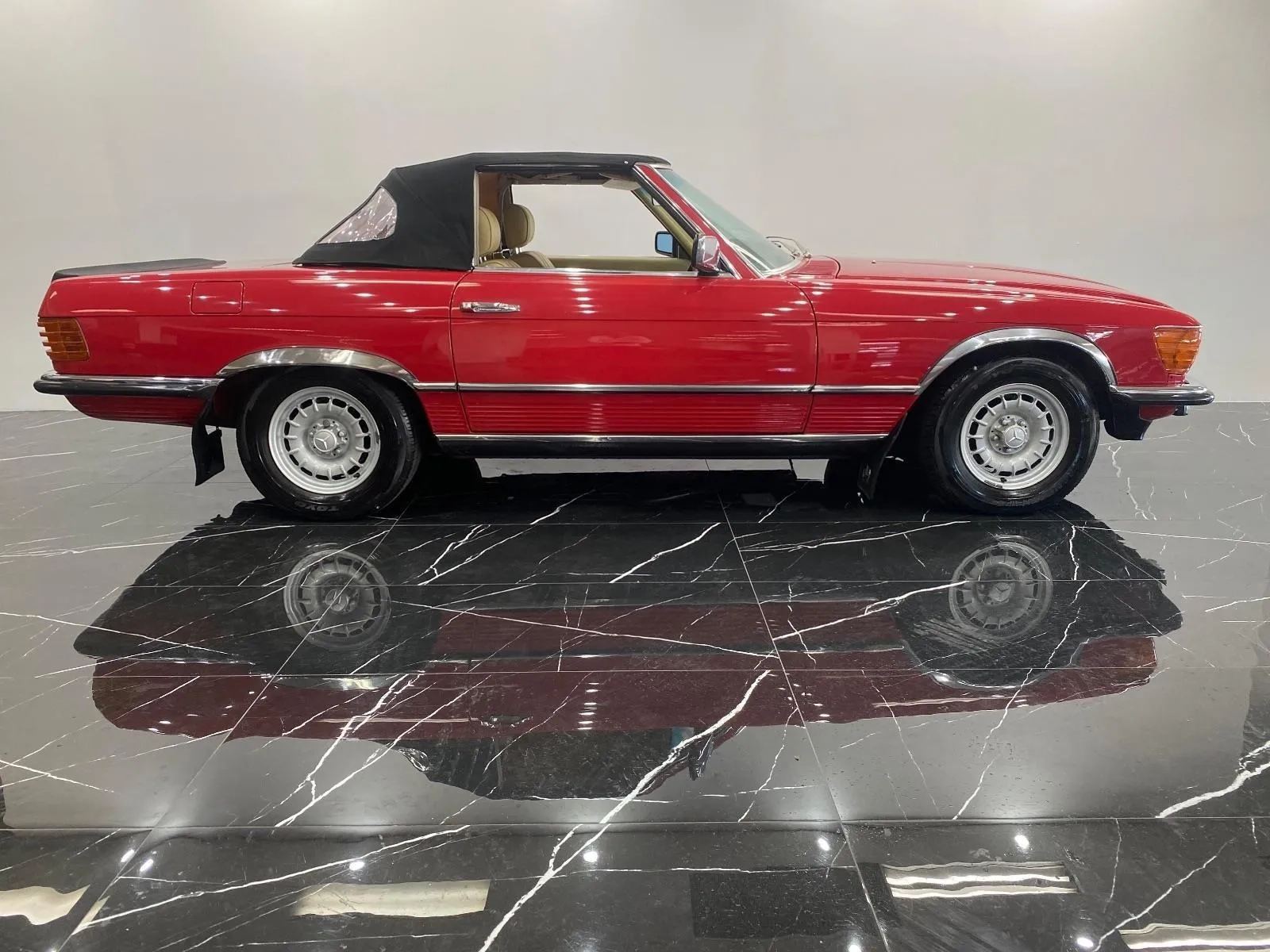 Mercedes-Benz-380SL-