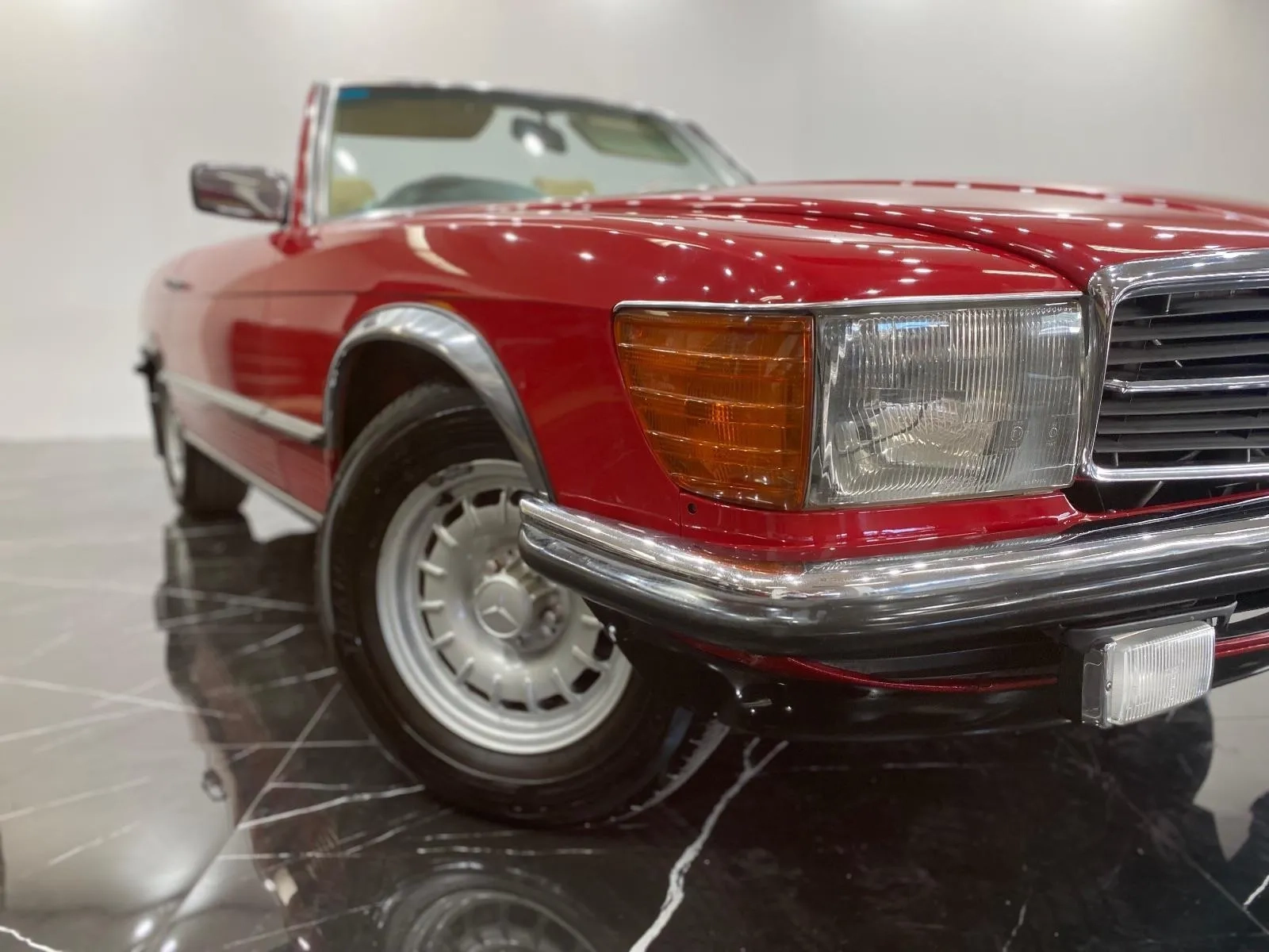 Mercedes-Benz-380SL-