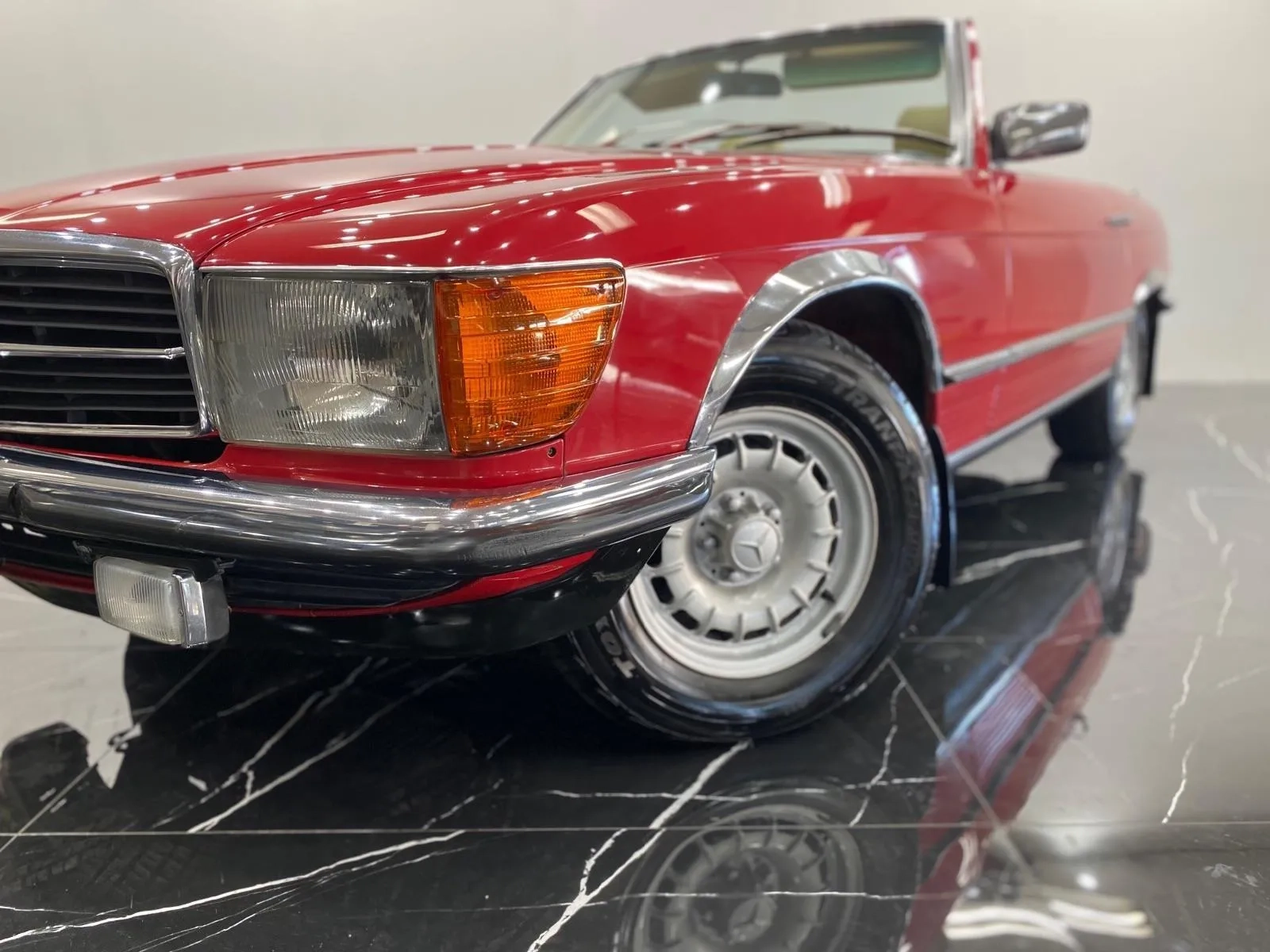 Mercedes-Benz-380SL-