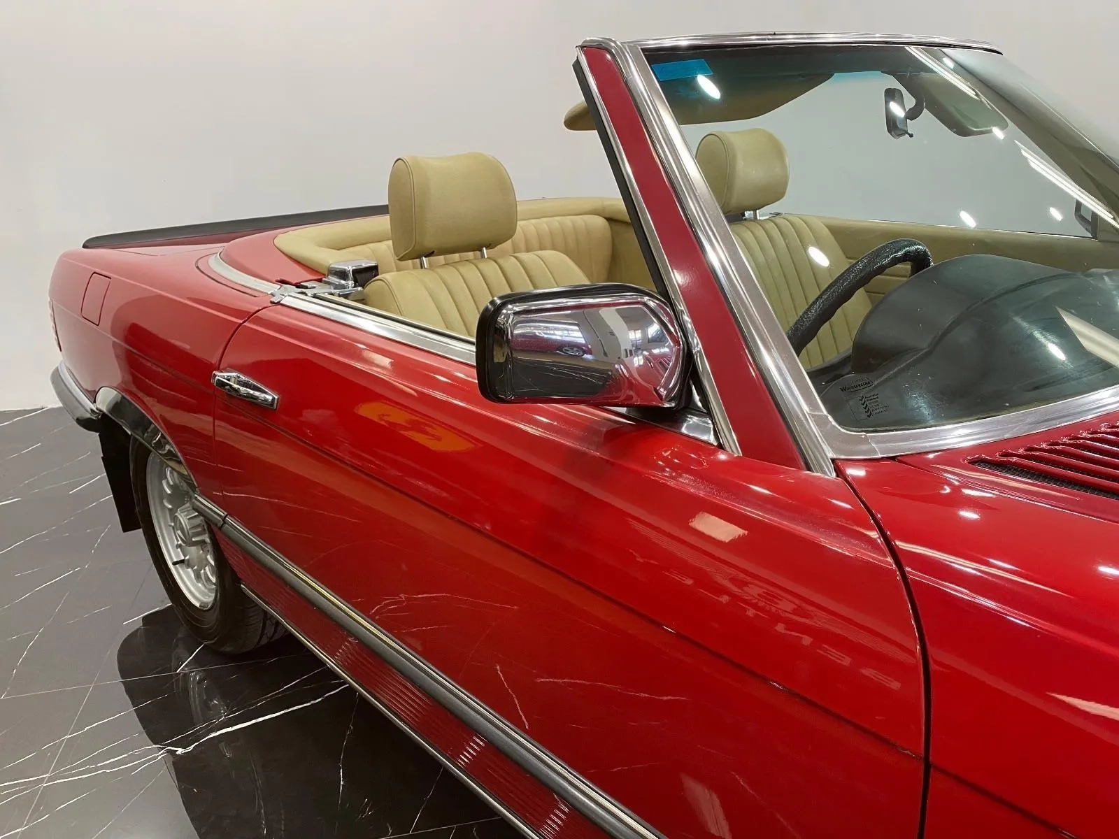 Mercedes-Benz-380SL-