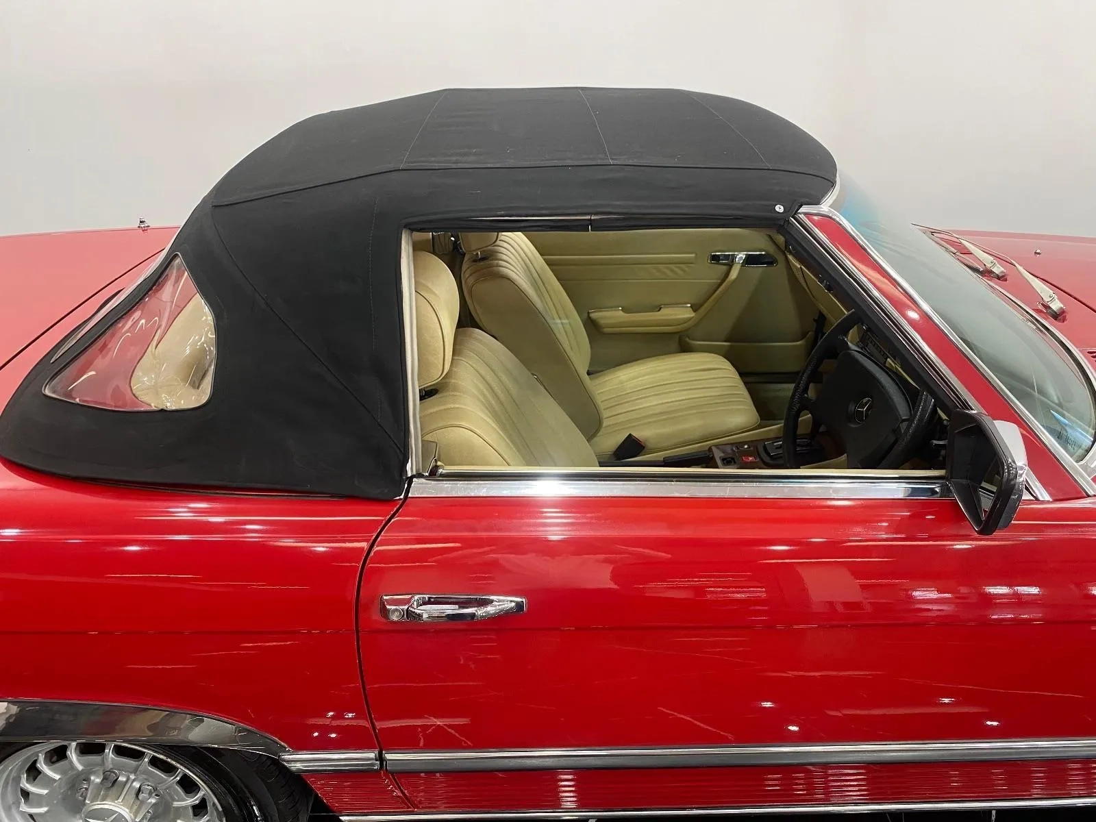 Mercedes-Benz-380SL-