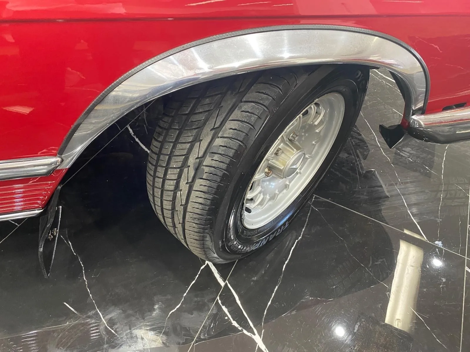 Mercedes-Benz-380SL-