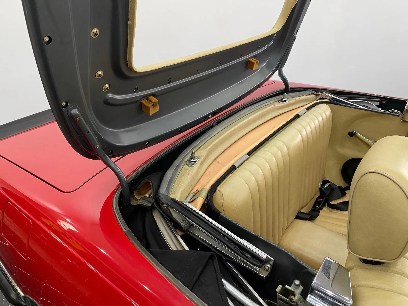 Mercedes-Benz-380SL-