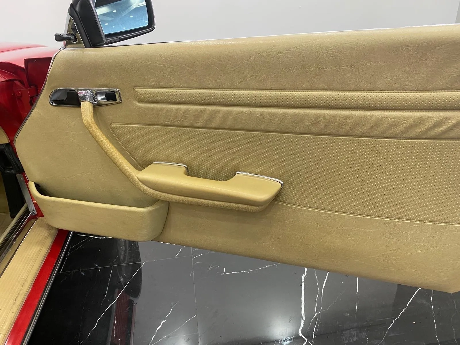 Mercedes-Benz-380SL-