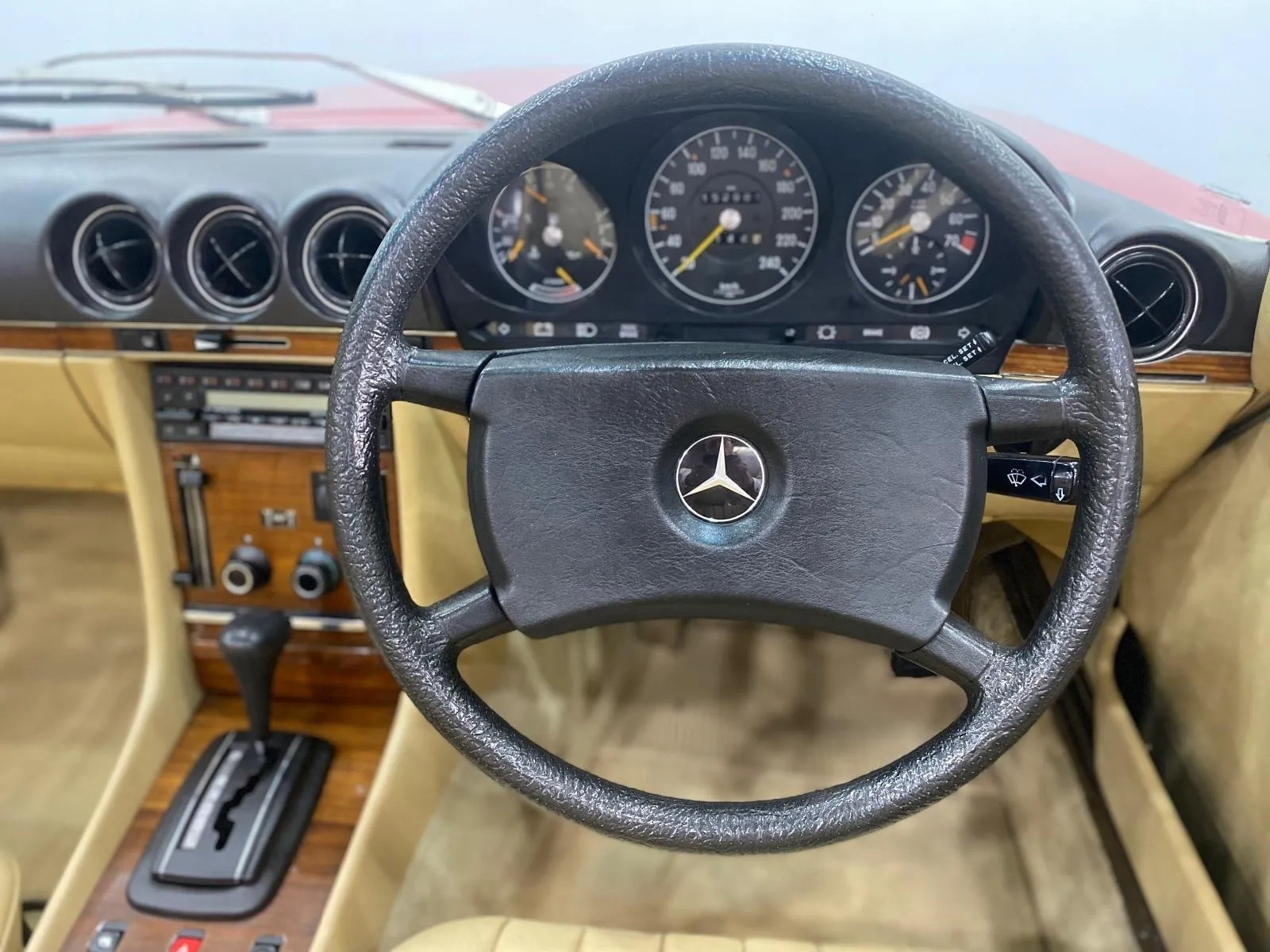 Mercedes-Benz-380SL-
