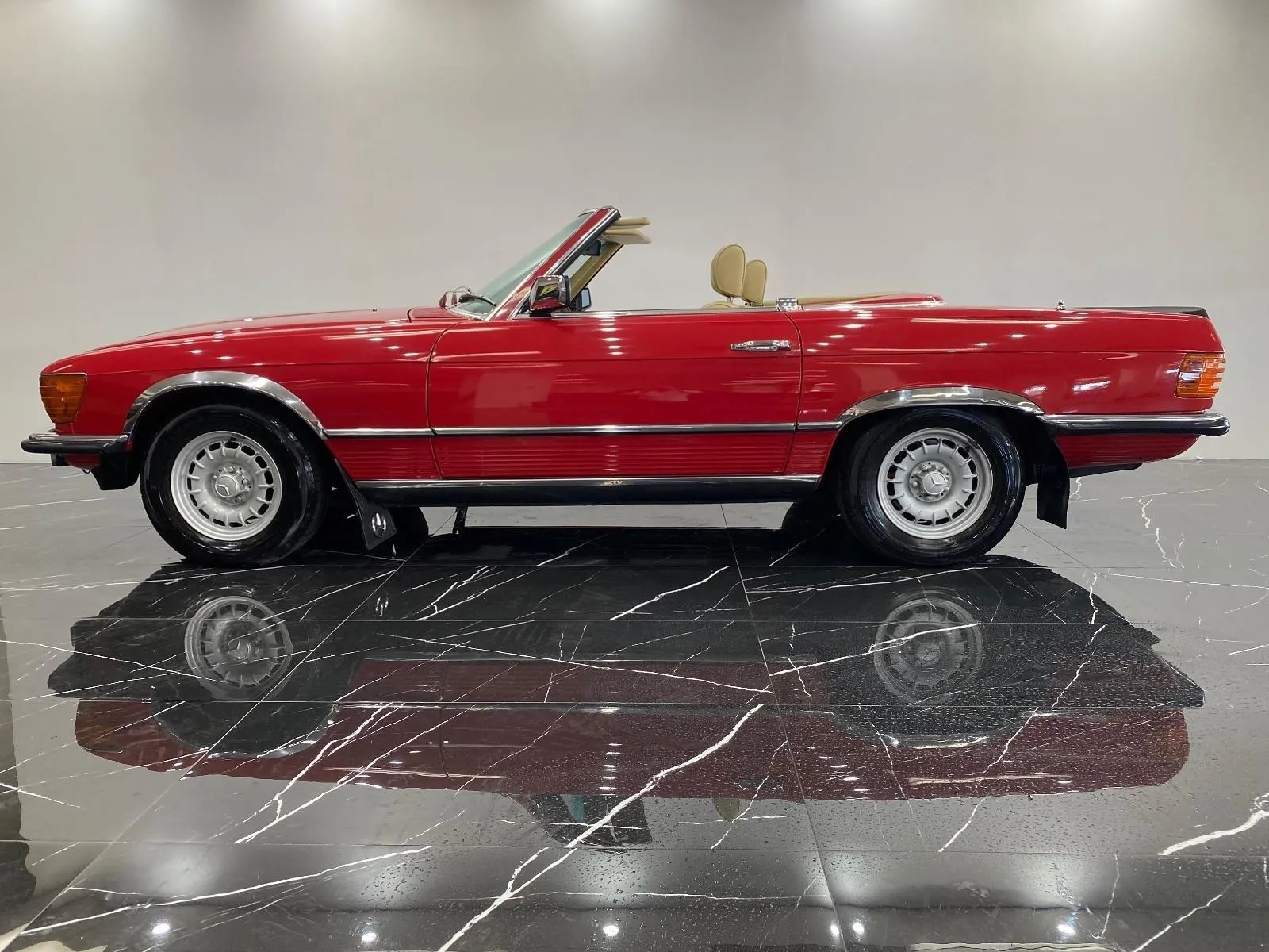 Mercedes-Benz-380SL-