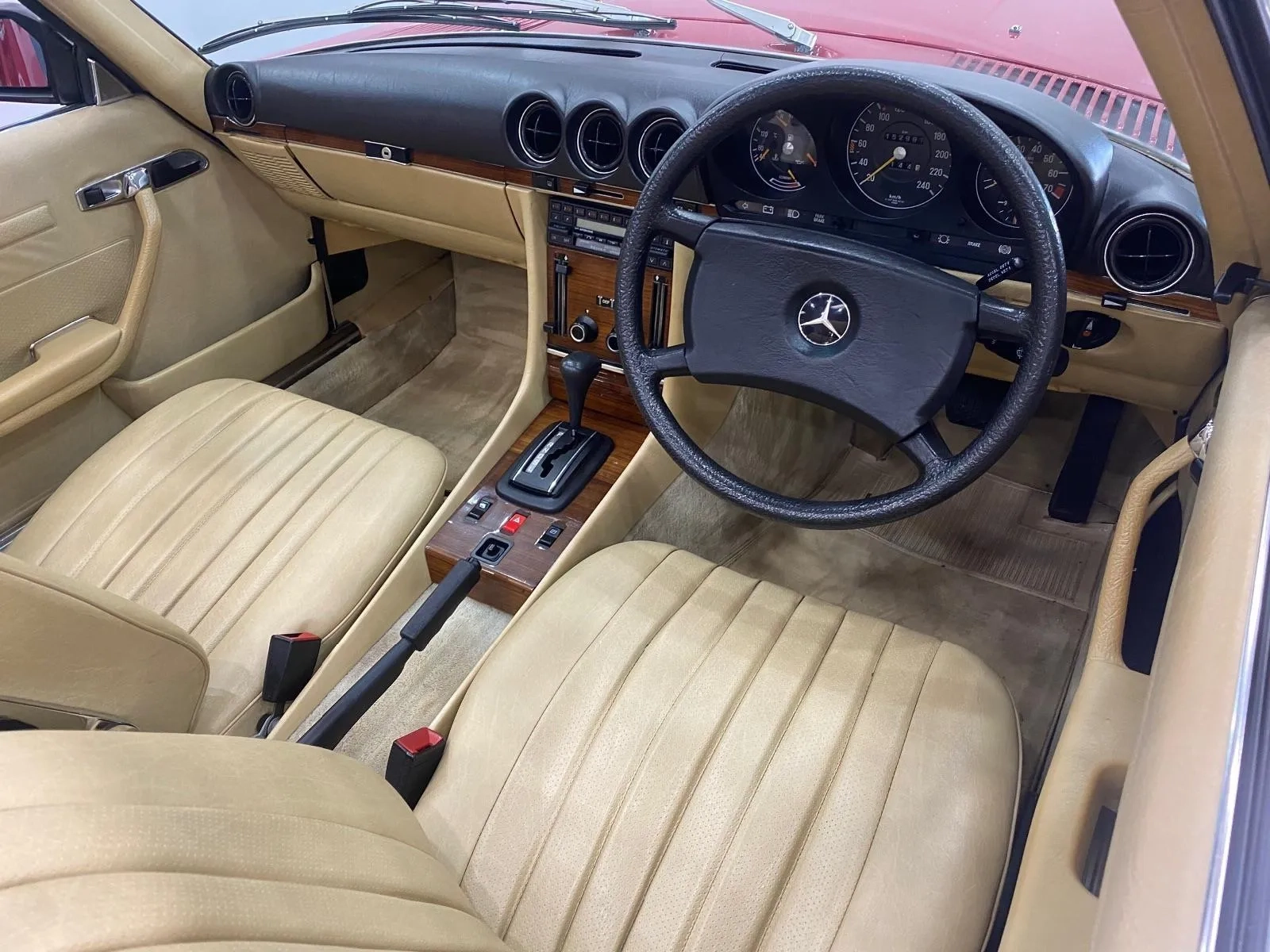 Mercedes-Benz-380SL-