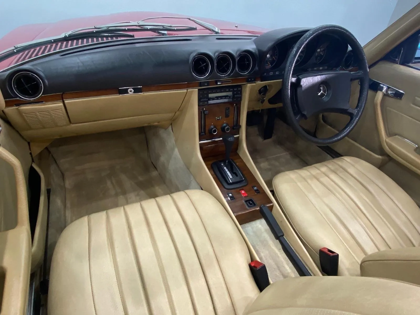 Mercedes-Benz-380SL-