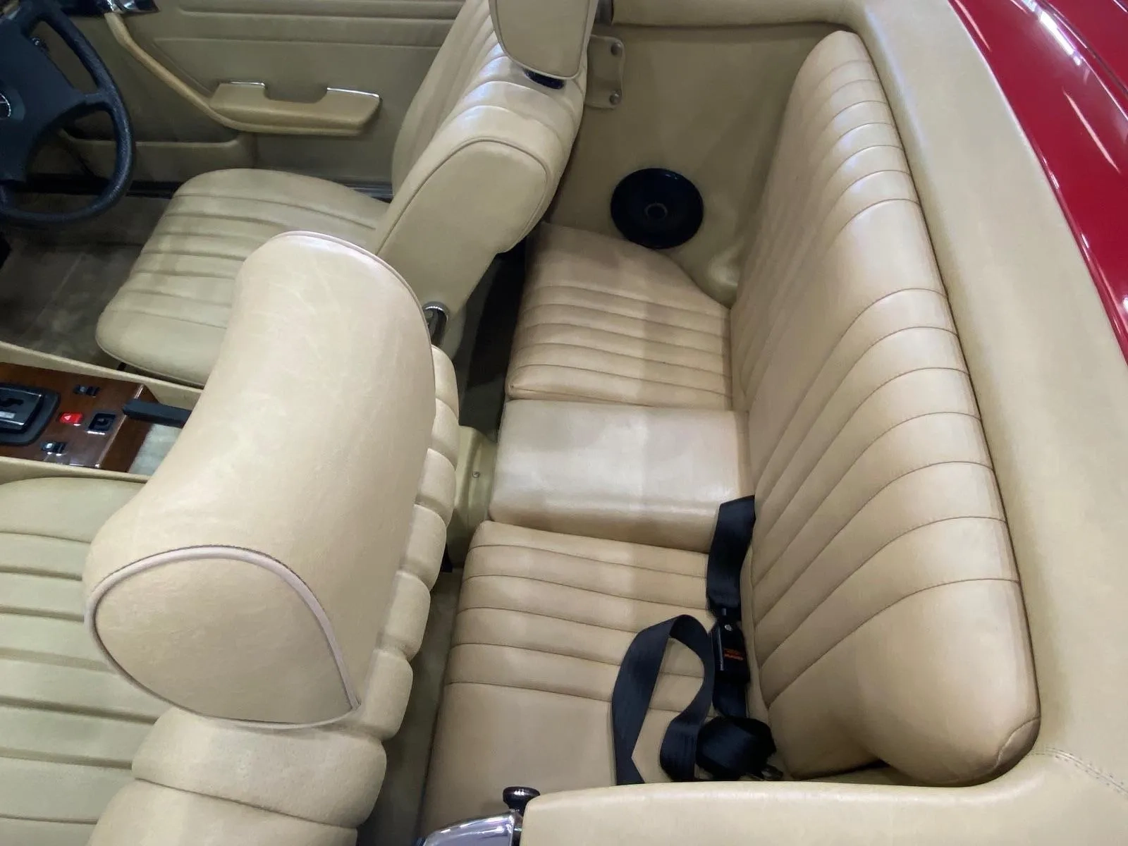 Mercedes-Benz-380SL-