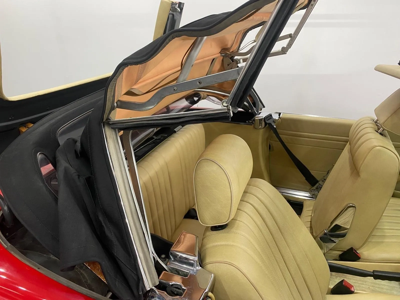 Mercedes-Benz-380SL-