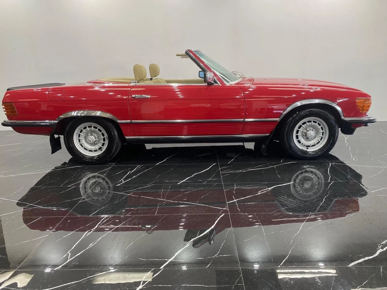 Mercedes-Benz-380SL-