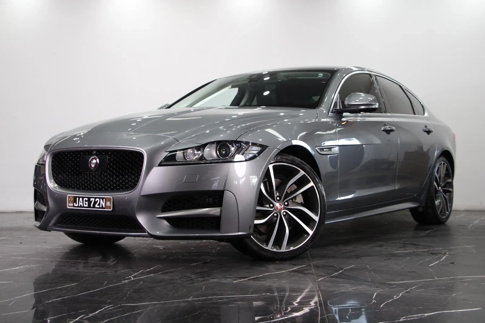 Jaguar-XF-30t R-Sport