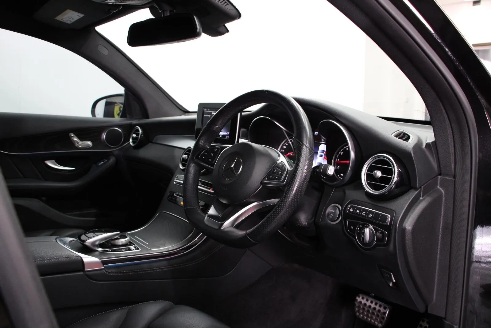 Mercedes-Benz-GLC-Class-GLC250