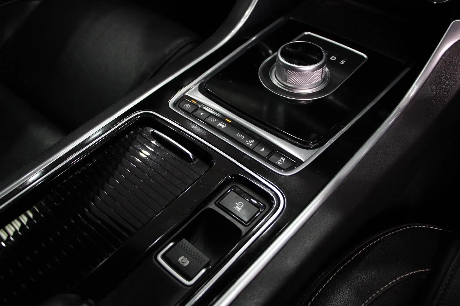 Jaguar-XF-20d R-Sport