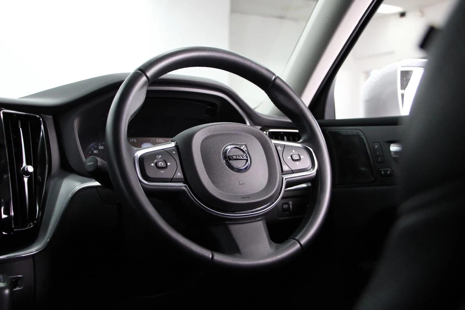 Volvo-XC60-T5 Momentum