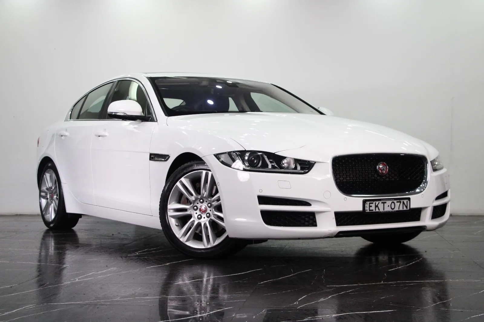 Jaguar-XE-25t Prestige