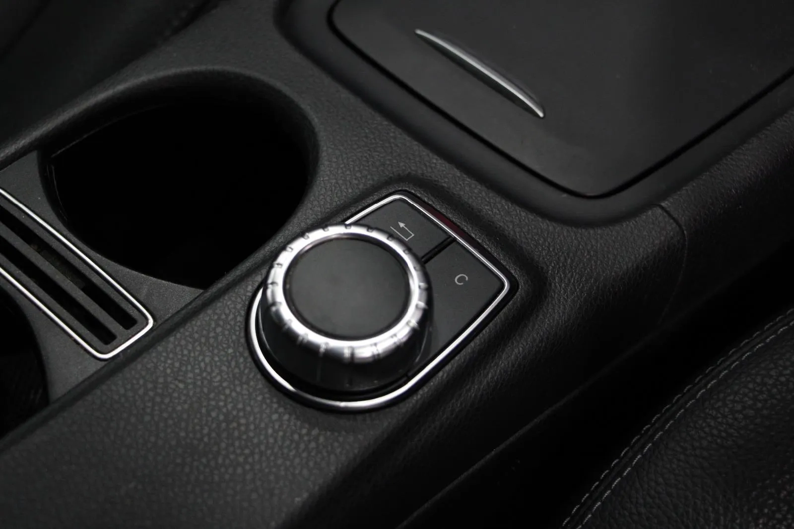 Mercedes-Benz-GLA-Class-GLA250