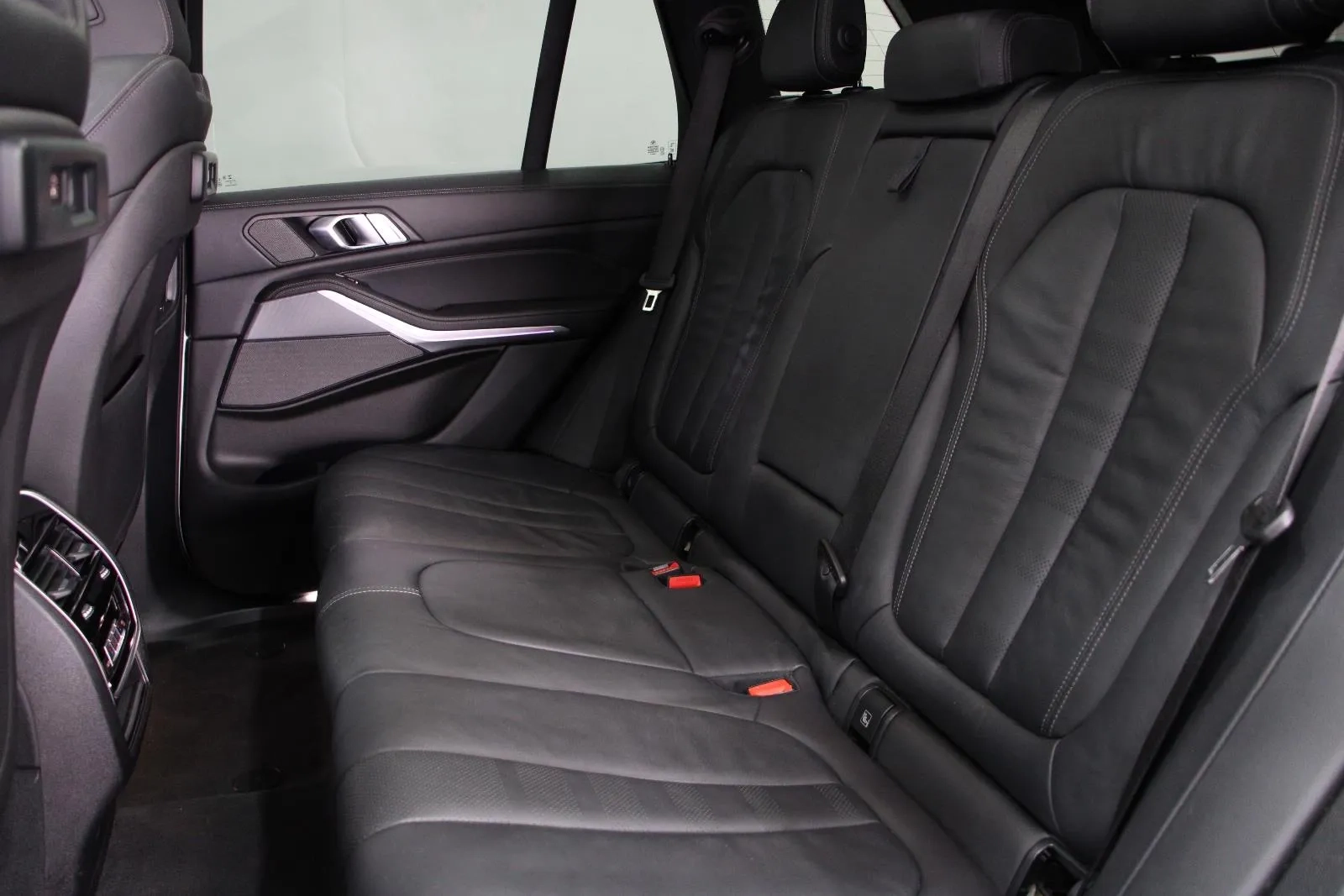 BMW-X5-M50i
