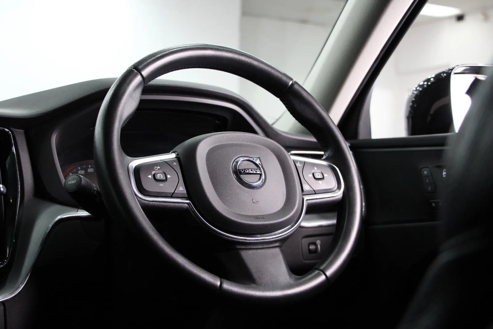 Volvo-XC60-D4 Momentum