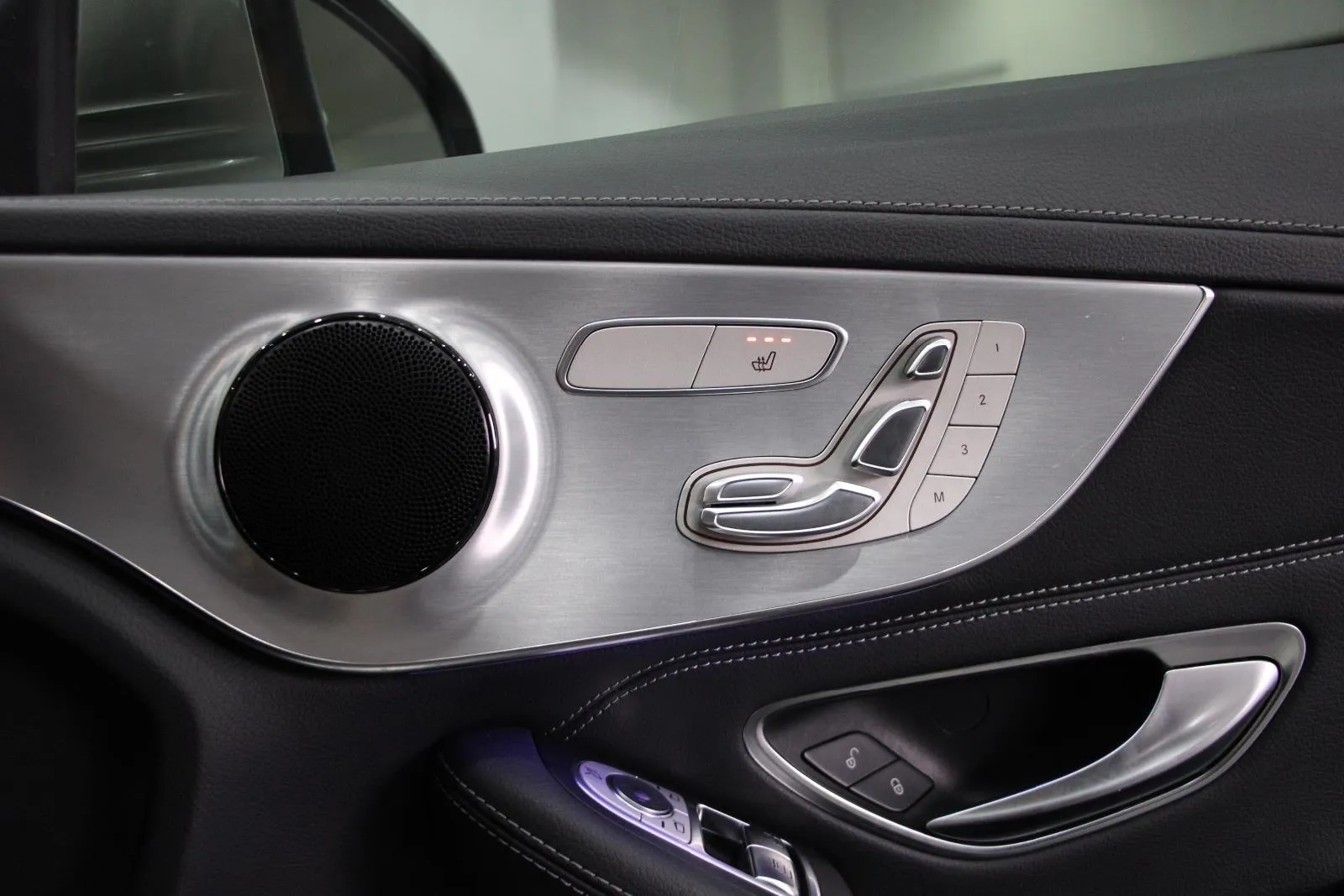 Mercedes-Benz-C-Class-C200