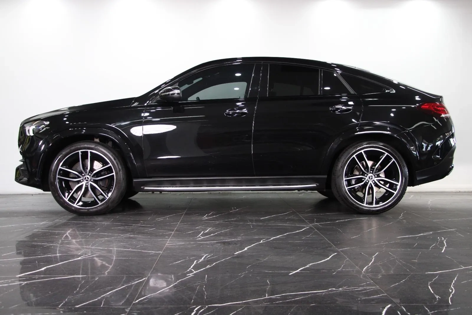 Mercedes-Benz-GLE-Class-GLE450