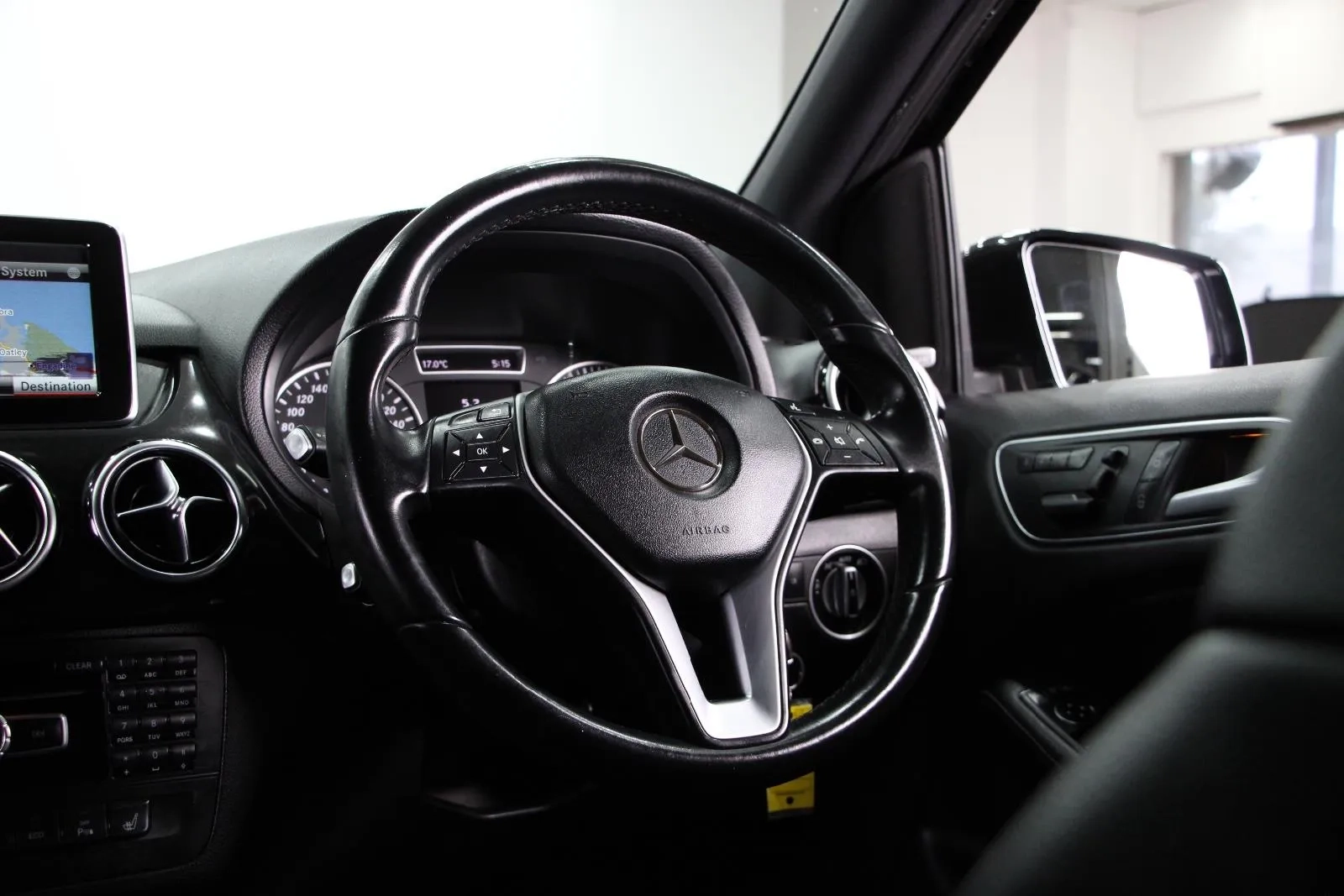 Mercedes-Benz-B-Class-B200