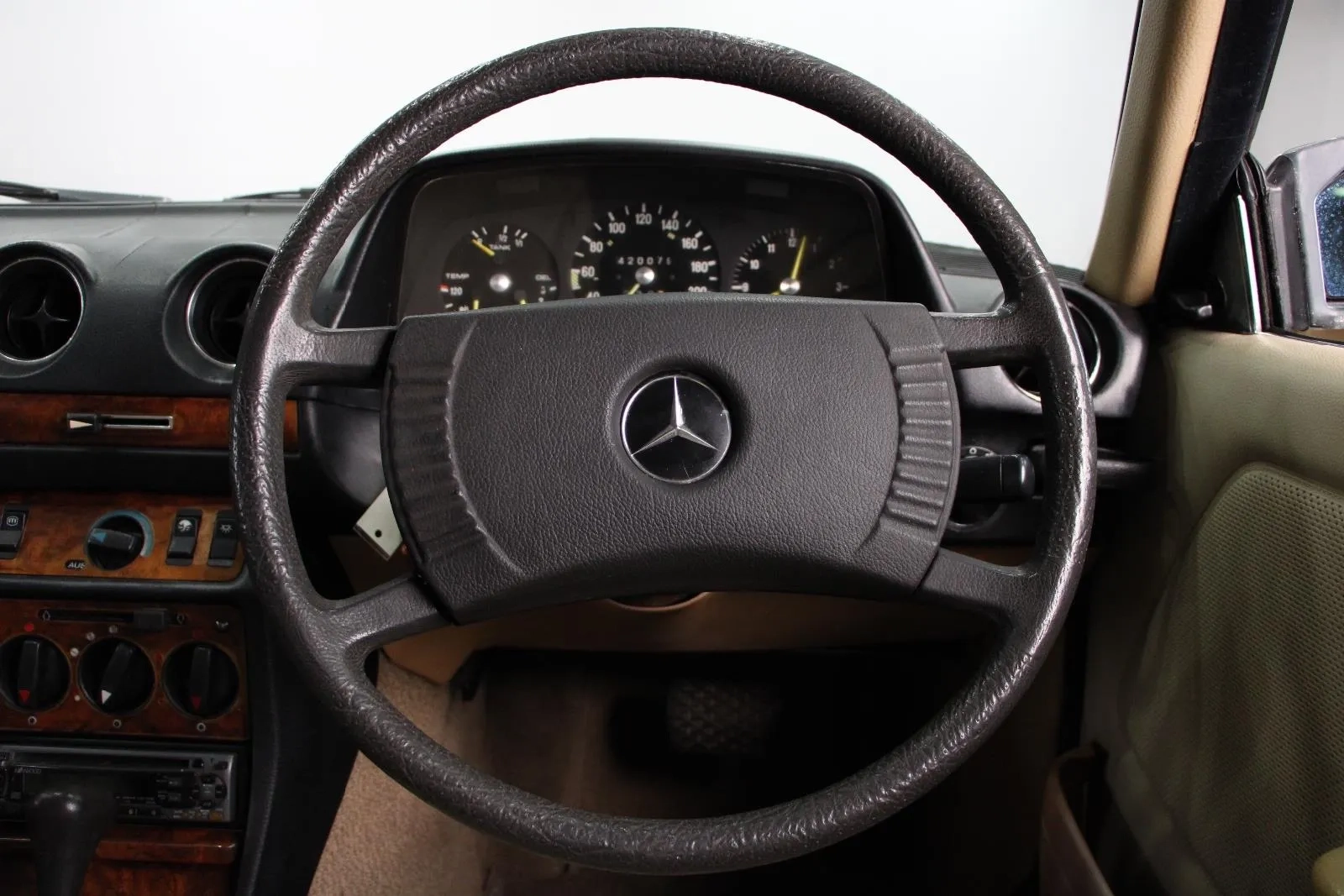 Mercedes-Benz-280CE-