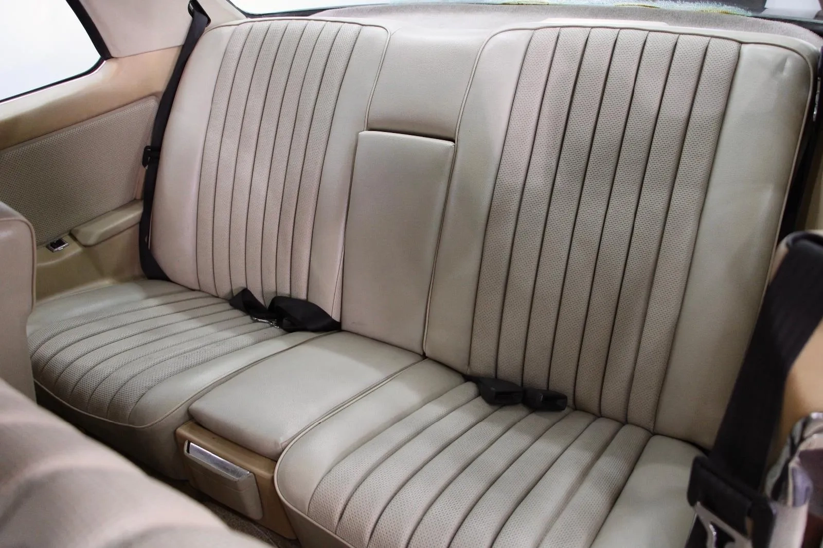 Mercedes-Benz-280CE-