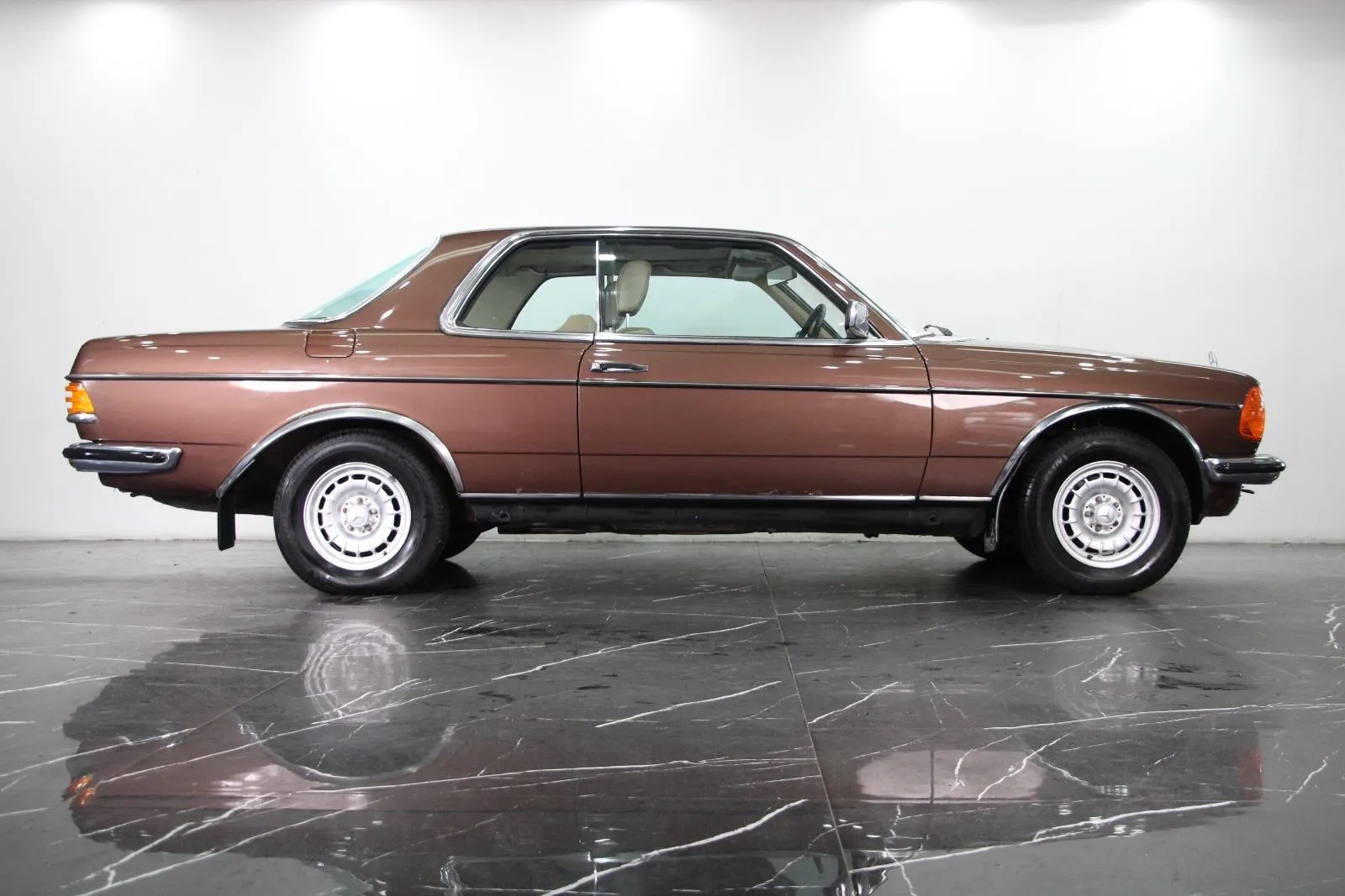 Mercedes-Benz-280CE-