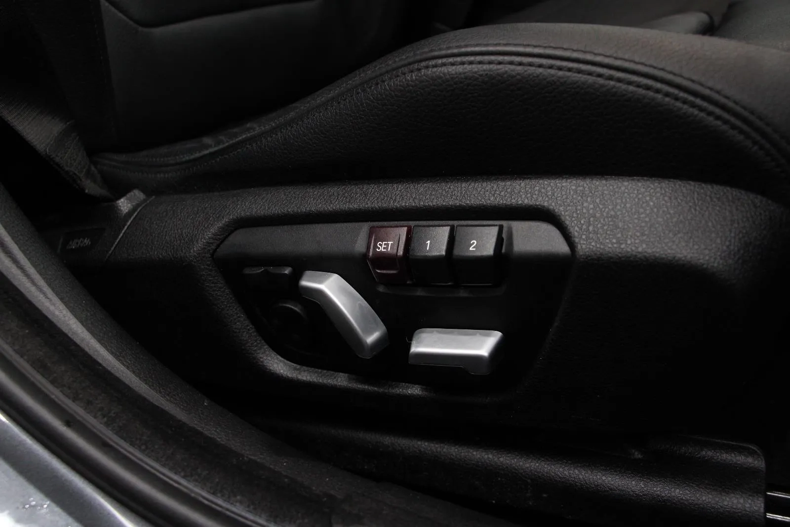 BMW-3 Series-330i M Sport