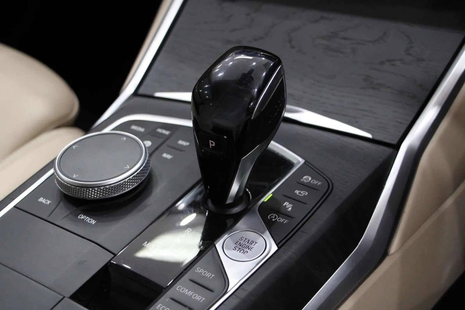 BMW-3 Series-330i Luxury Line