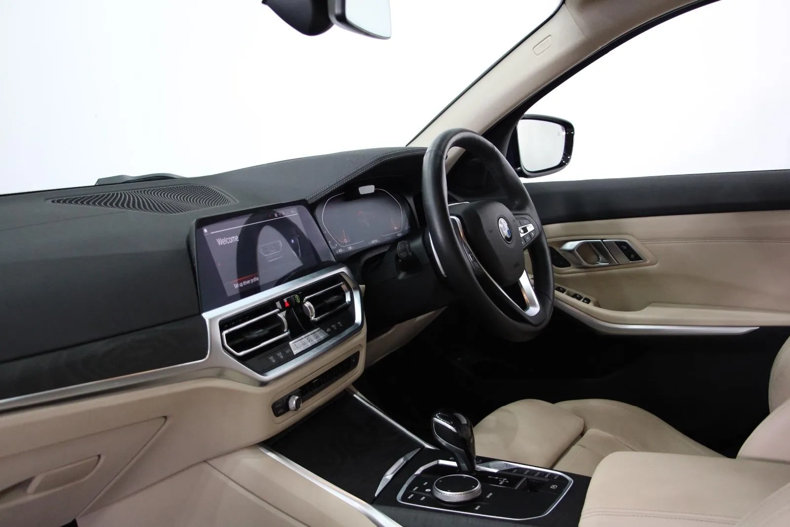 BMW-3 Series-330i Luxury Line