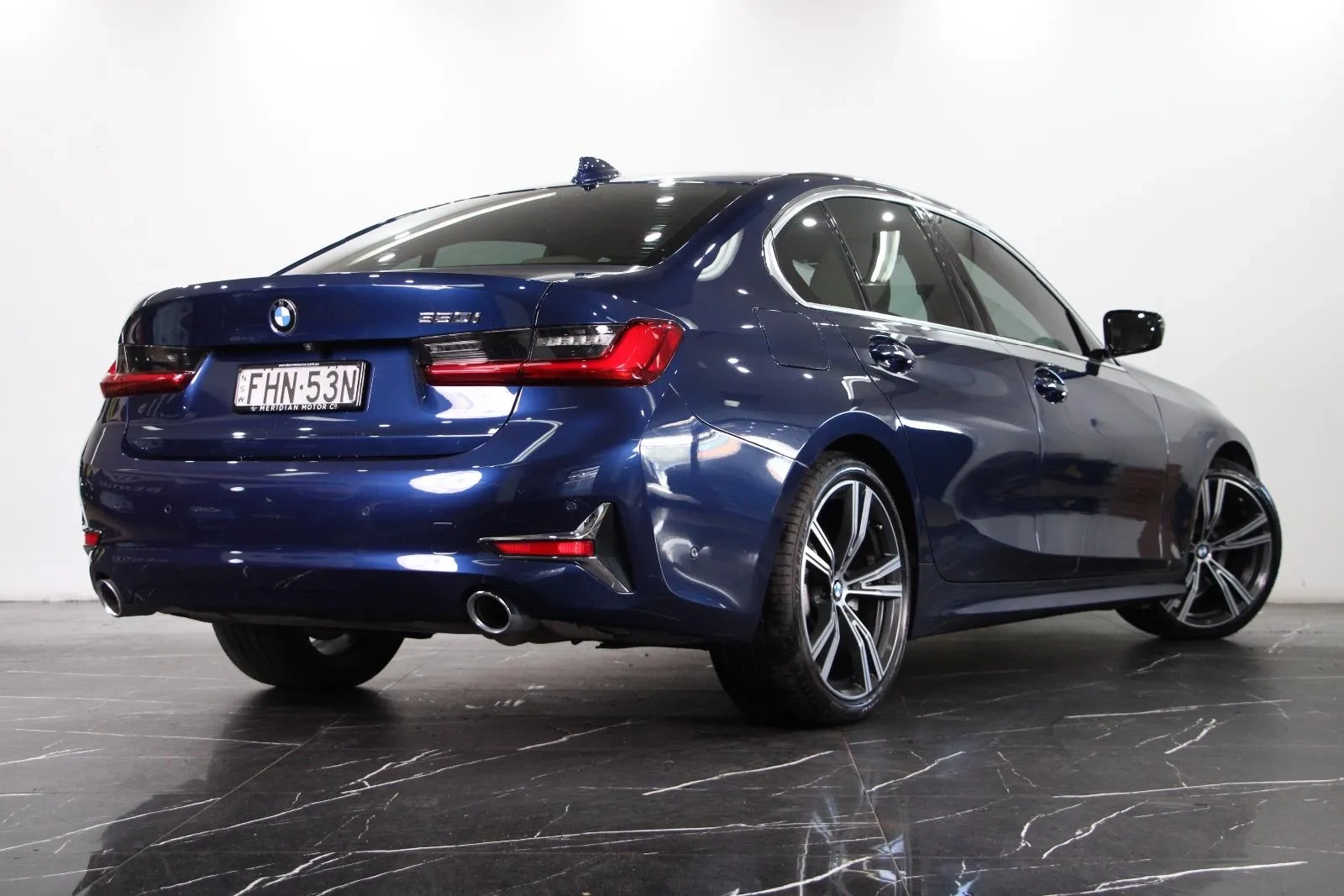 BMW-3 Series-330i Luxury Line