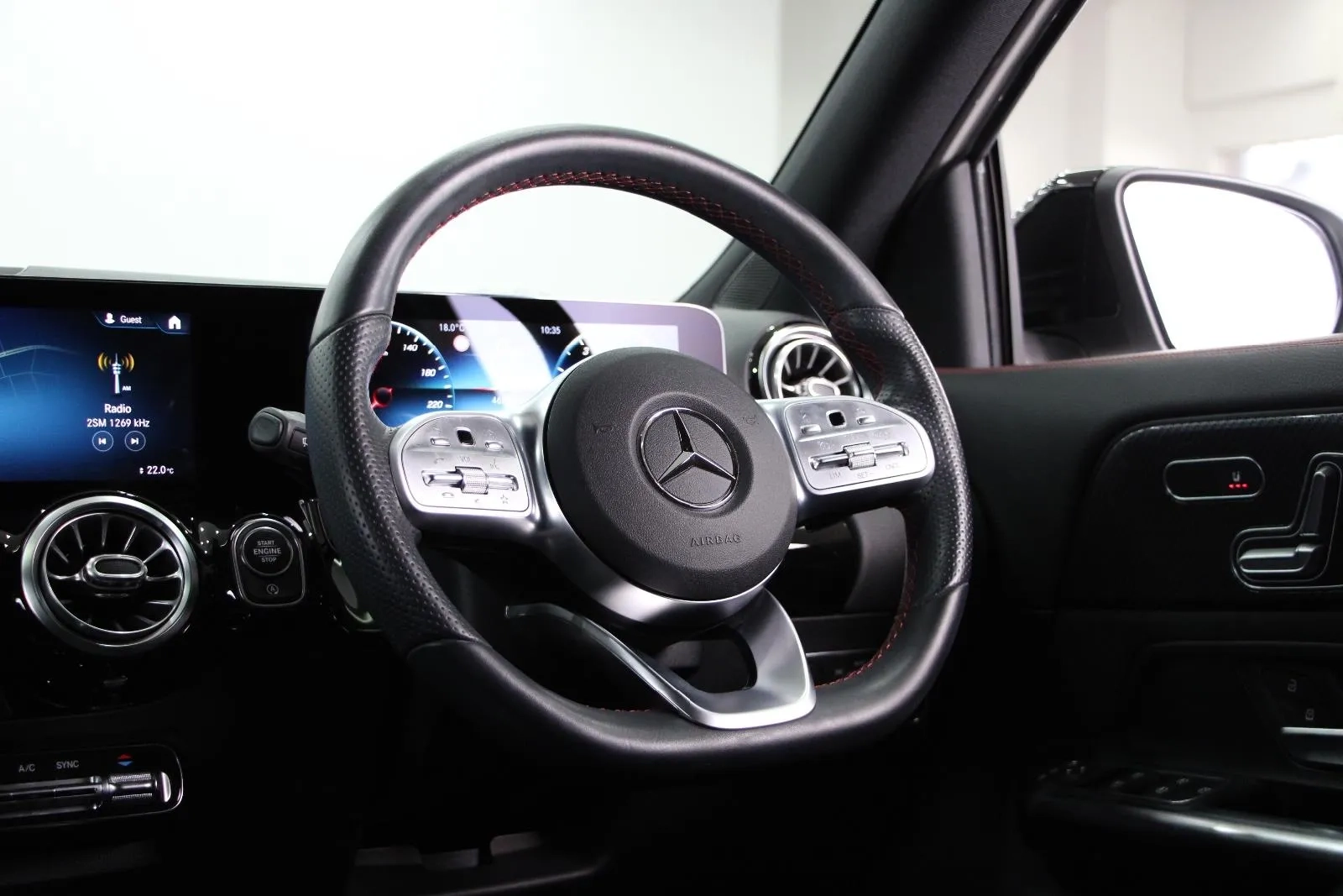 Mercedes-Benz-GLA-Class-GLA200